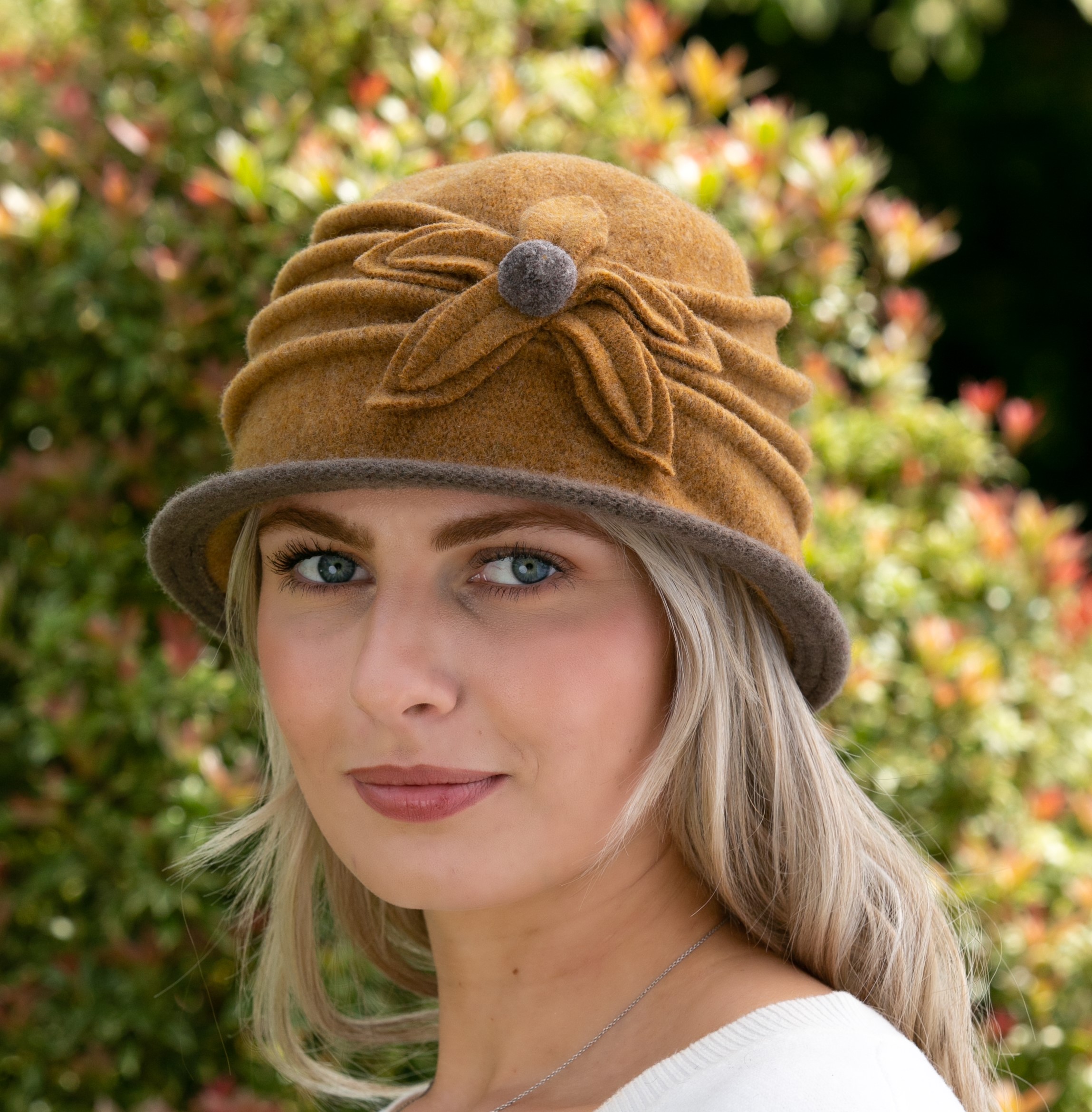 Mustard ladies hat Clearance